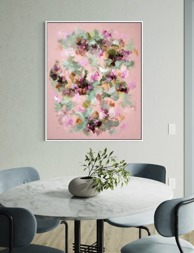 Vaaleanpunainen abstrakti kukkamaalaus, moderni suomalainen taide. Taiteilija Nora Laaksonen.
